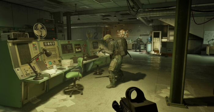 Soldados armados inspeccionan un laboratorio en PUBG: Black Budget