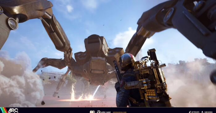 Jugador enfrentando a un gran robot en un entorno de batalla futurista