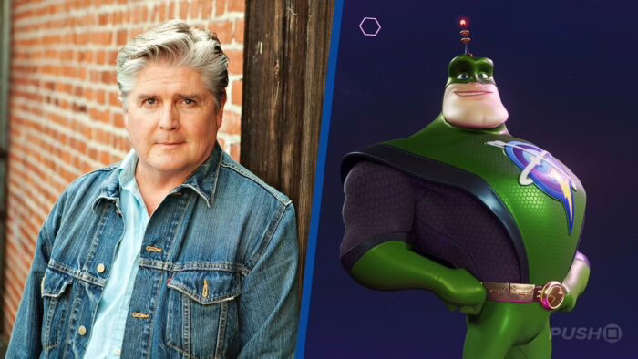Jim Ward junto al personaje Capitán Qwark de Ratchet & Clank