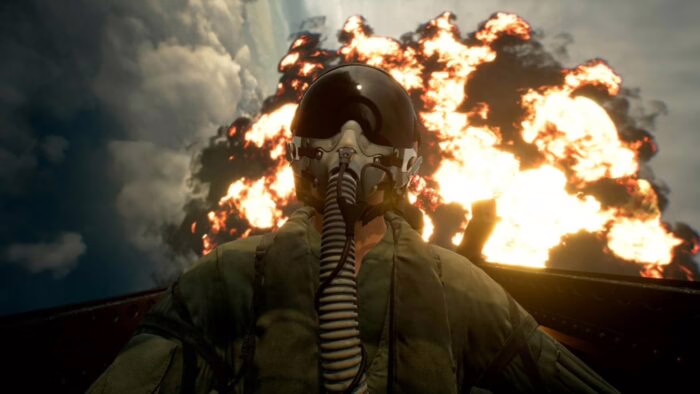 Piloto con casco frente a una explosión en Ace Combat 8