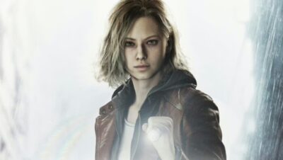Protagonista Grace Ashcroft de Resident Evil Requiem con linterna